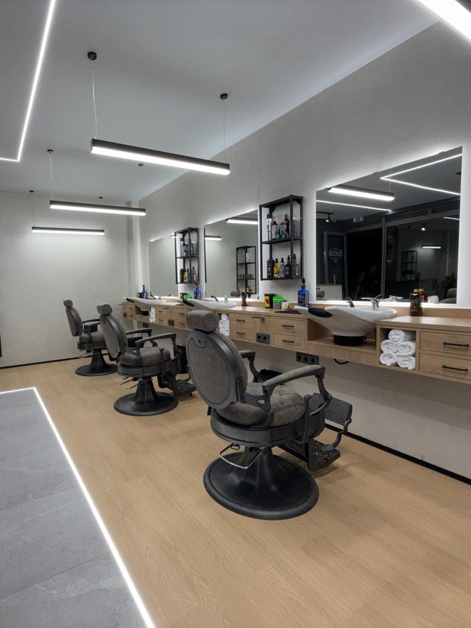 Interior da barbearia 10 de Agosto