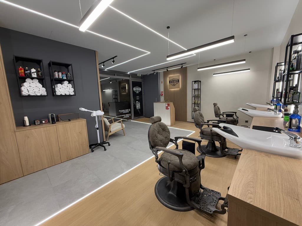Interior da barbearia 10 de Agosto